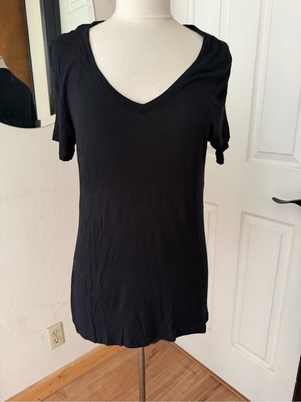 Women's Black V-Neck Short Sleeve Tee
